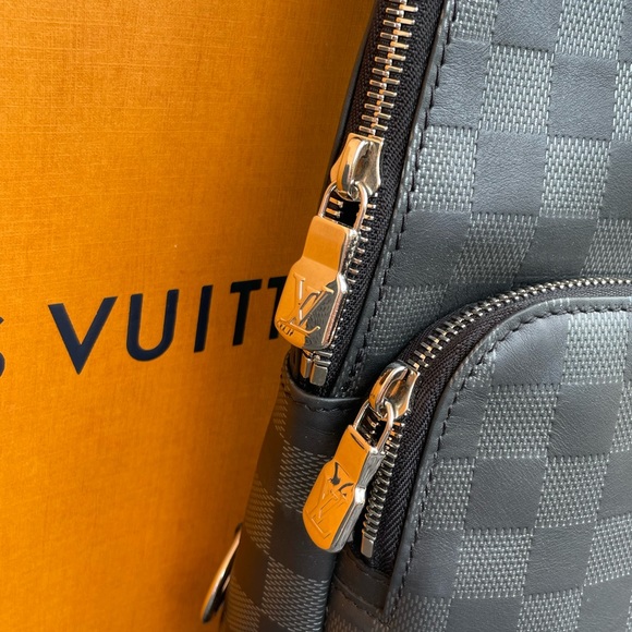 🖤 Louis Vuitton  Damier Infini Avenue Sling Bag in Onyx and Silver - Picture 8 of 17